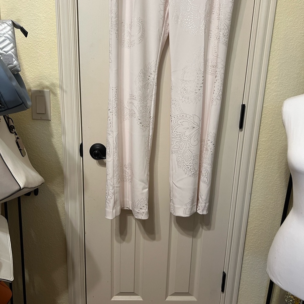 Susan Graver Lk fusion Cream bootcut metallic laser design  Pants - Picture 2 of 14